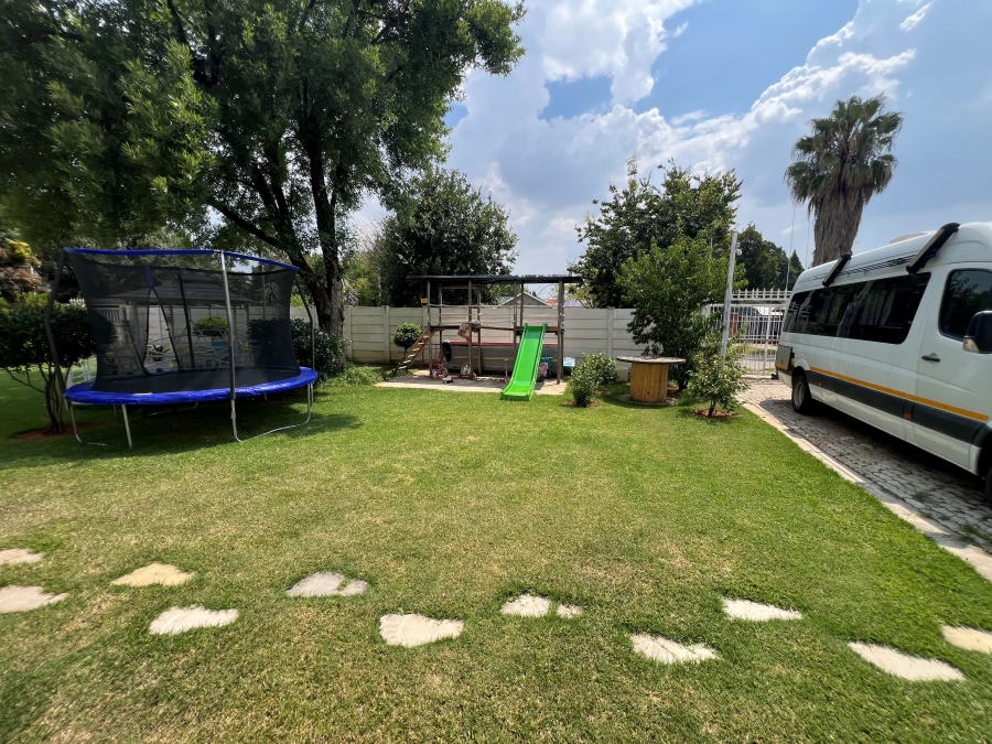 6 Bedroom Property for Sale in Irene Park North West